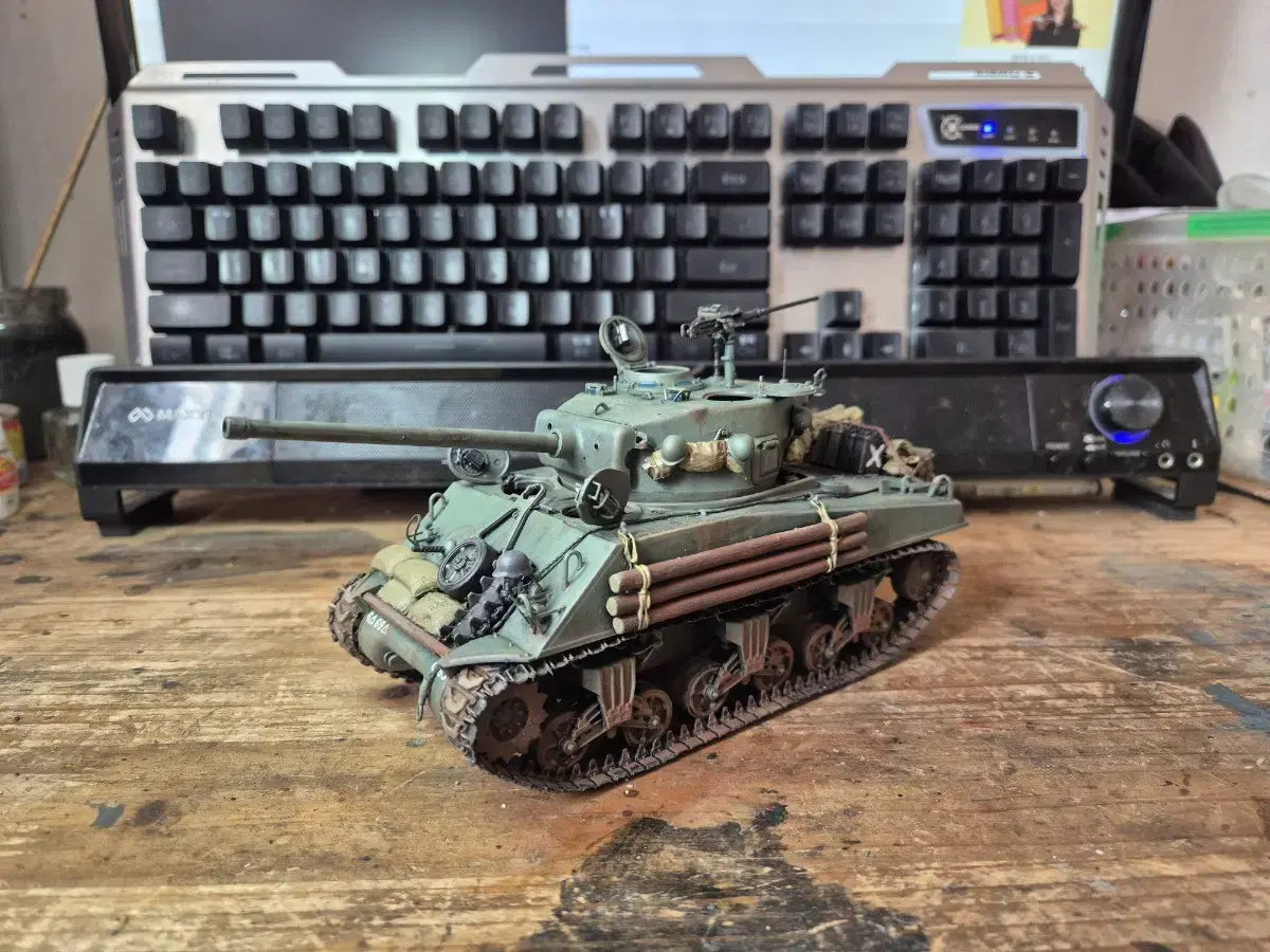 아카데미 1/35 M4A3 셔먼 프라모델 도색작